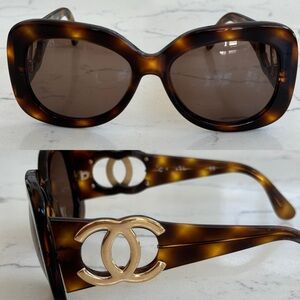 PRISTINE rare vintage CHANEL 1990s tortoise + gold logo sunglasses. Retail: $895